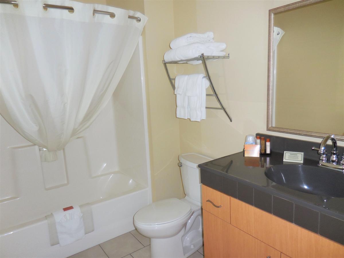 Queen Room with Kitchenette