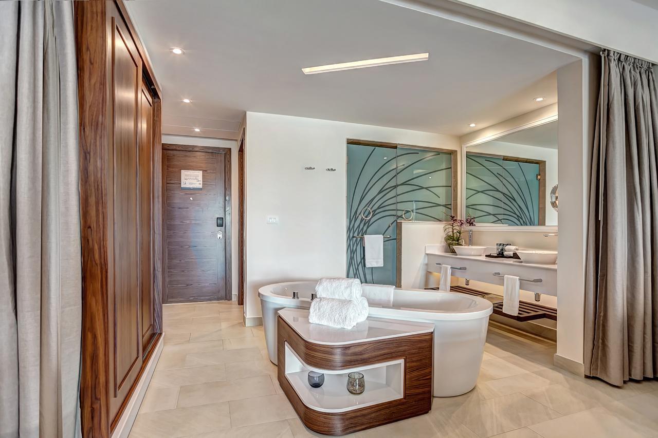Luxury Junior Suite Swim Out