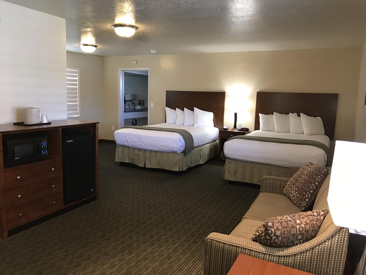 Two Queen Suite with Roll-In Shower - Non-Smoking/Disability Access,537918267:JPEG
