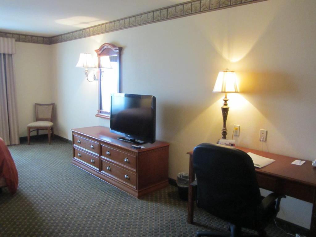 King Suite with Whirlpool - Non-Smoking