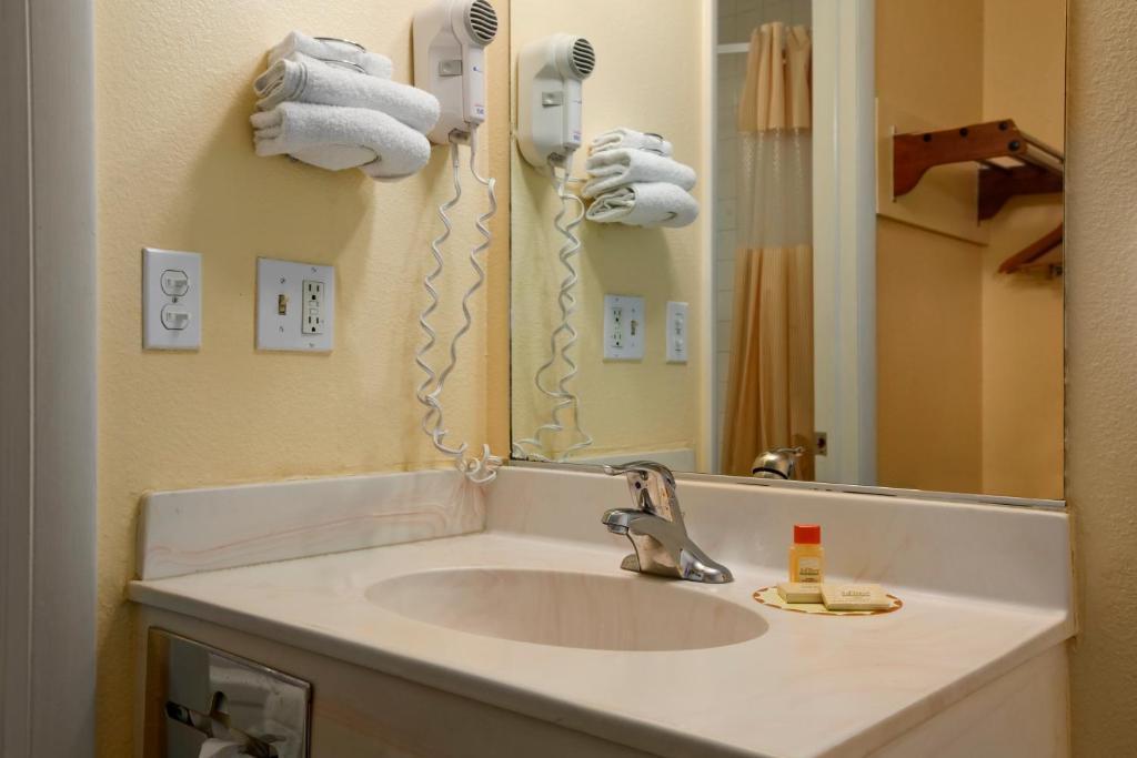 Queen Room with Two Queen Beds - Disability Access/Non-Smoking