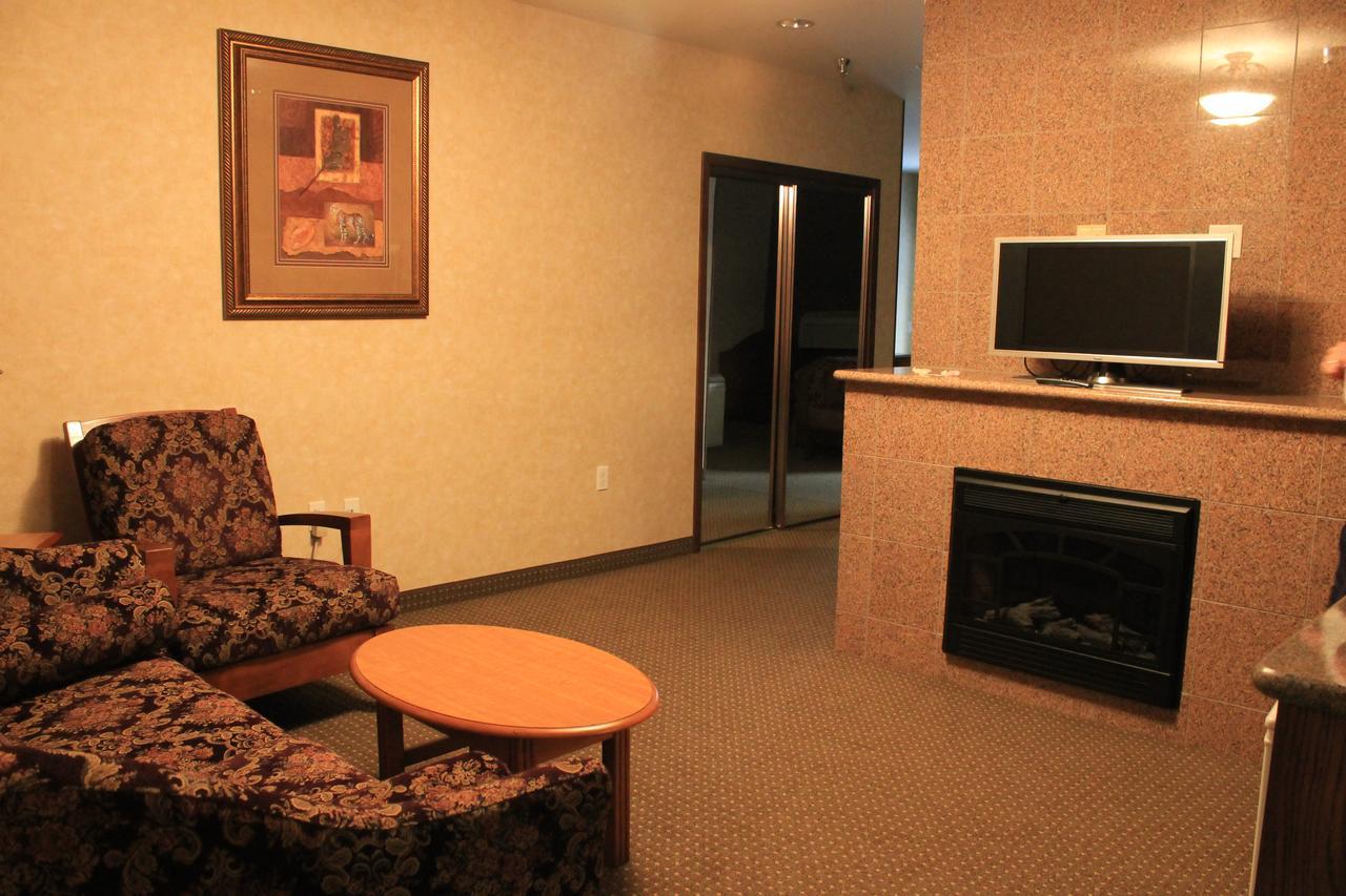 King Suite with Spa Bath,539709924:JPEG