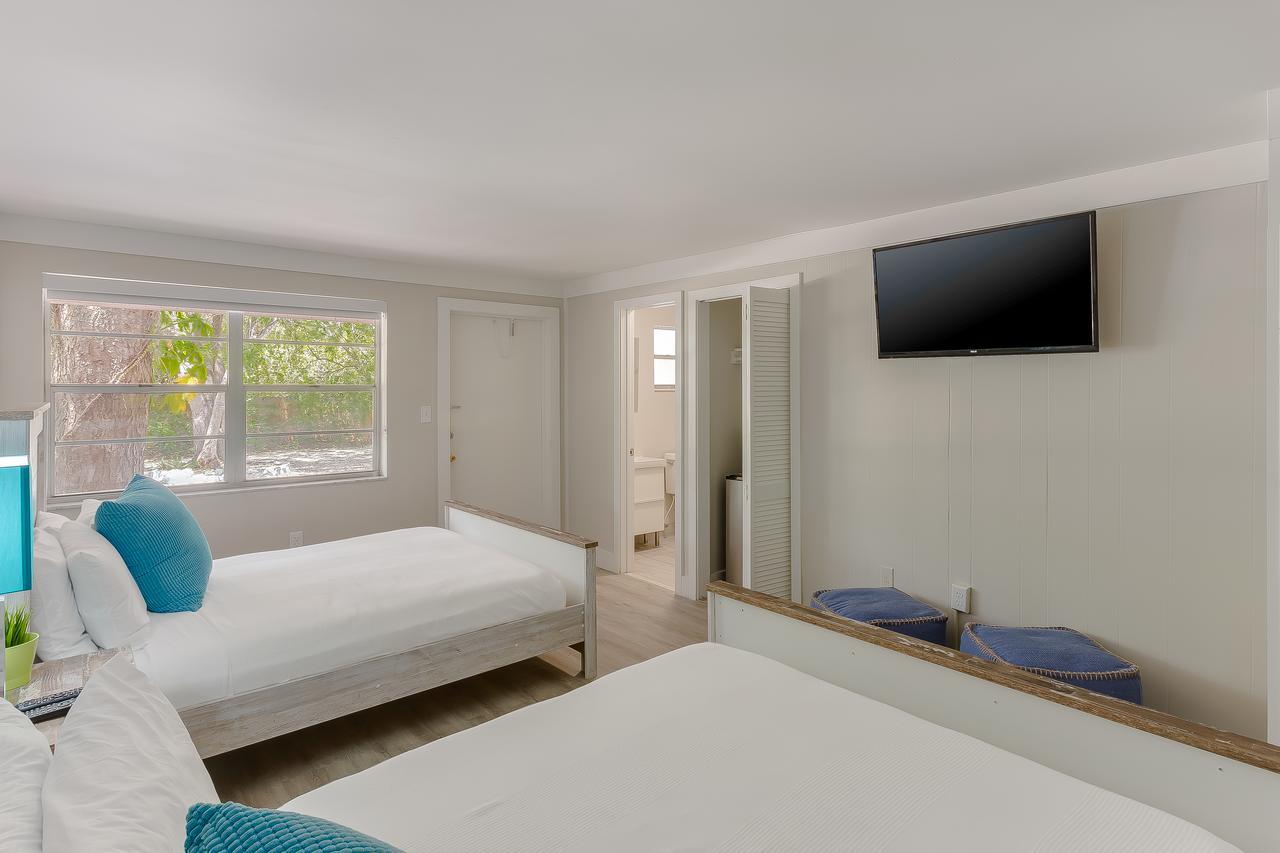 Standard Queen Room with Two Queen Beds,543088179:JPEG
