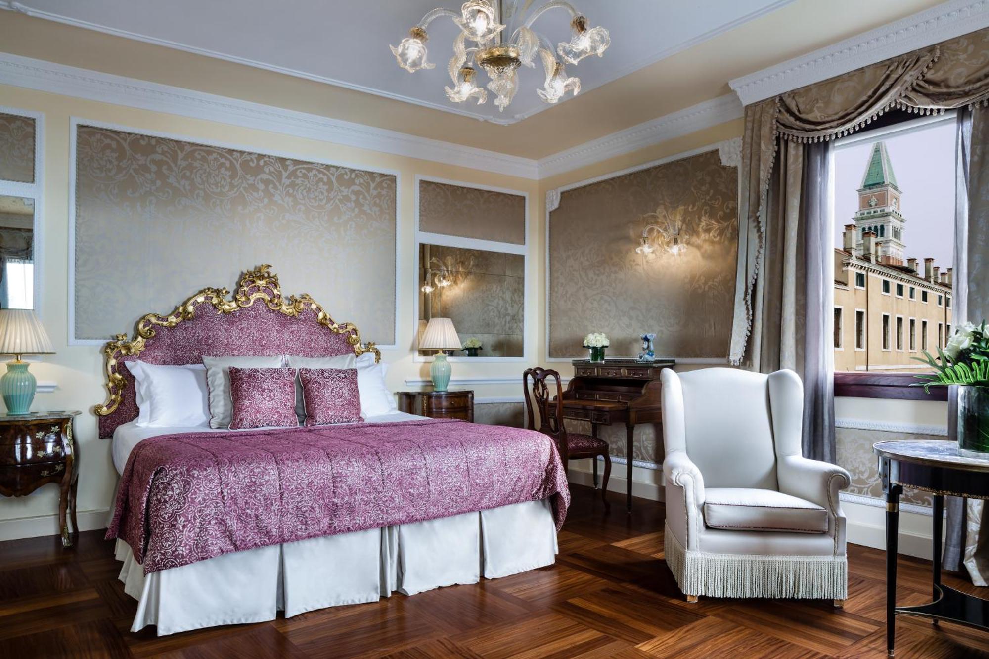 Junior Suite with Lagoon View