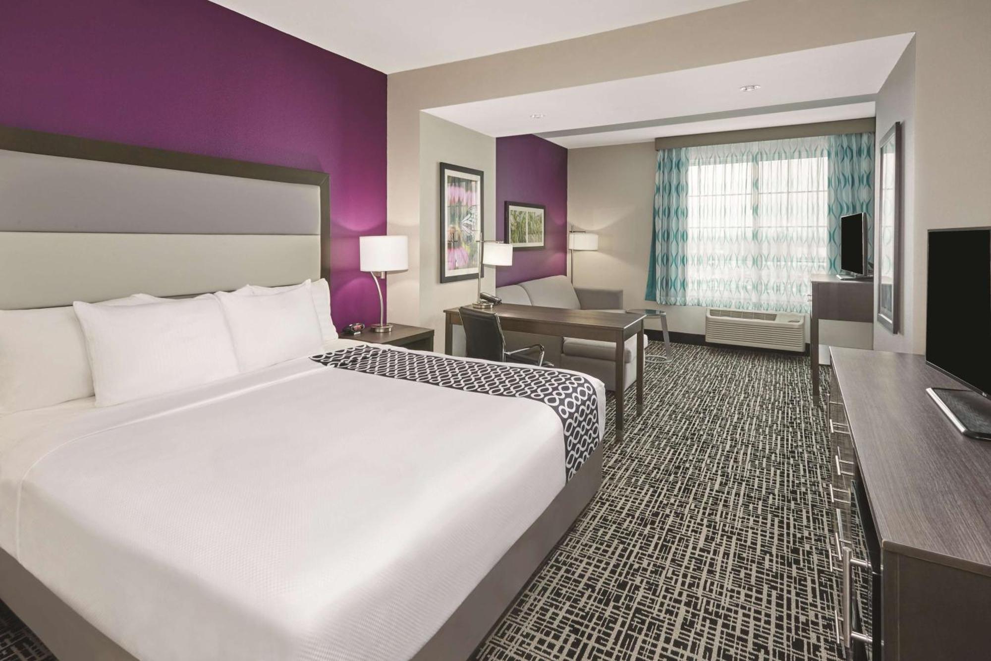 Deluxe Executive King Studio Suite - Non-Smoking,1285039936:JPEG