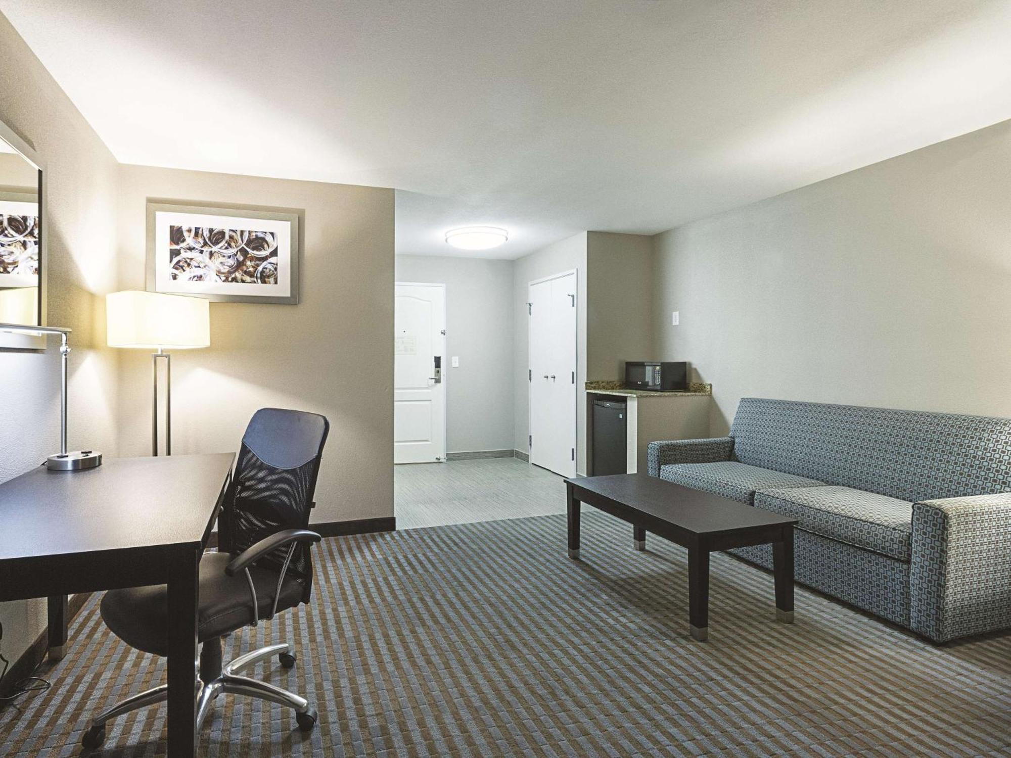 Deluxe King Room - Mobility Access/Non-Smoking,1589426443:JPEG