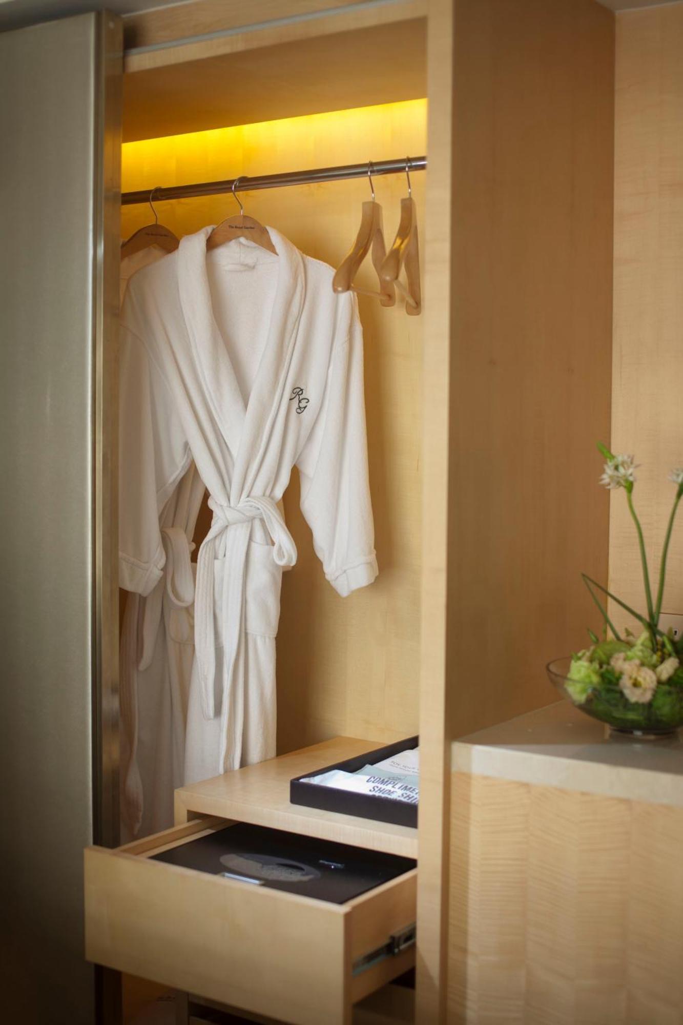 Crown Premier Queen or Twin Room