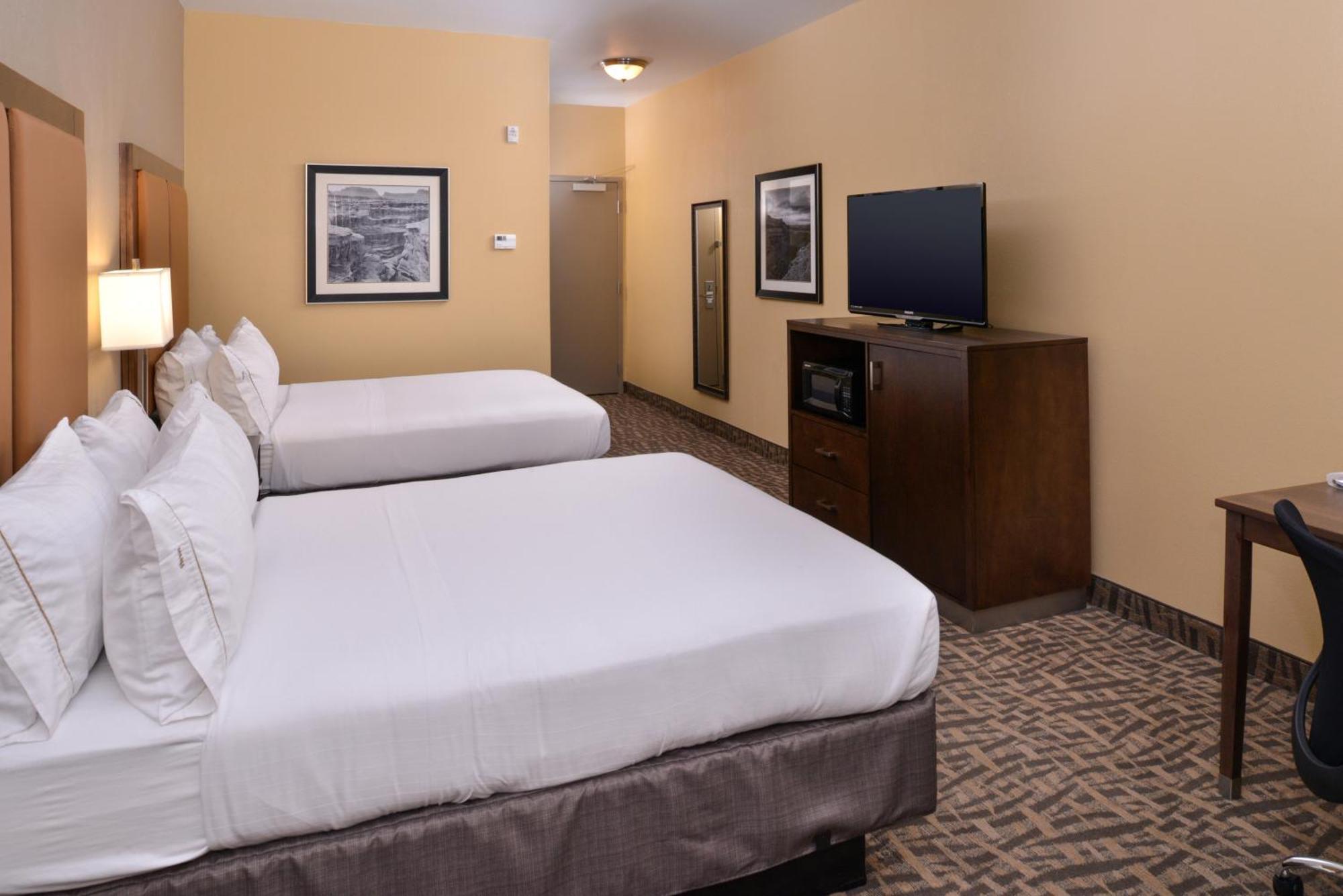 Queen Suite with Two Queen Beds