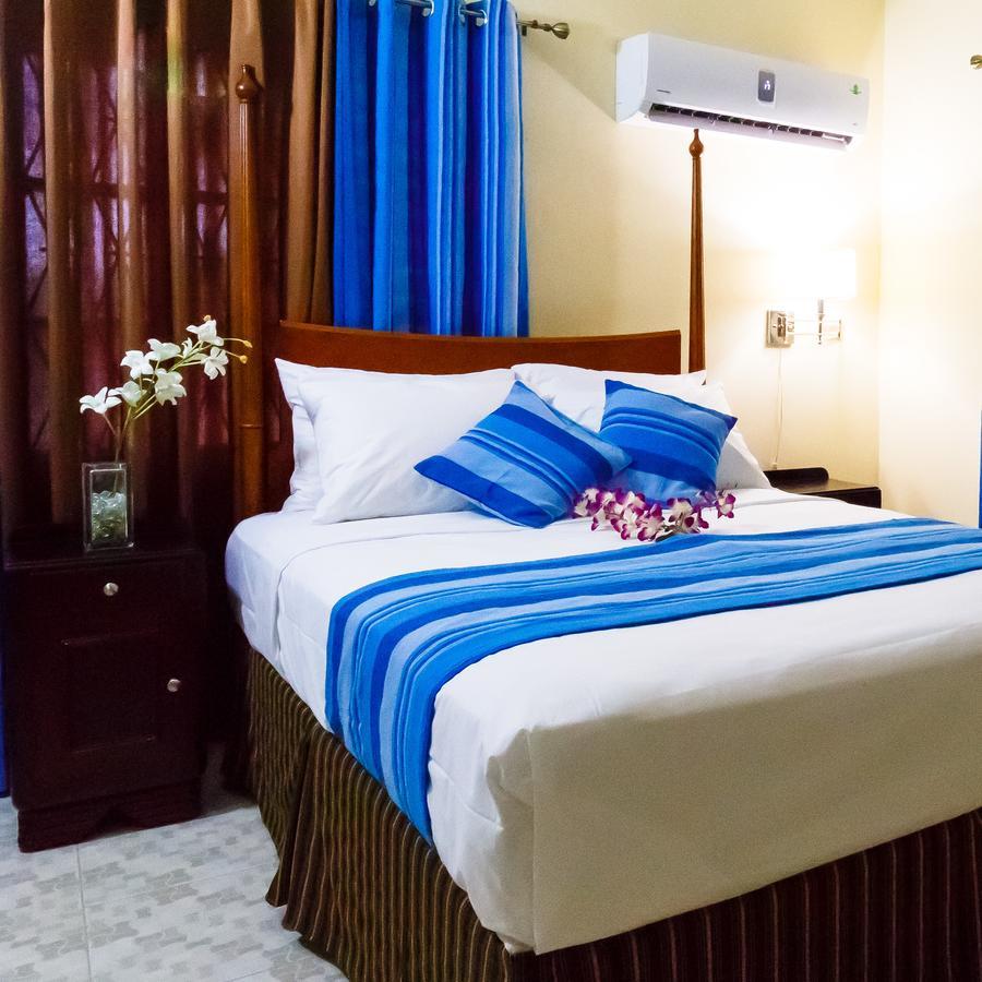Standard Room with Queen Bed