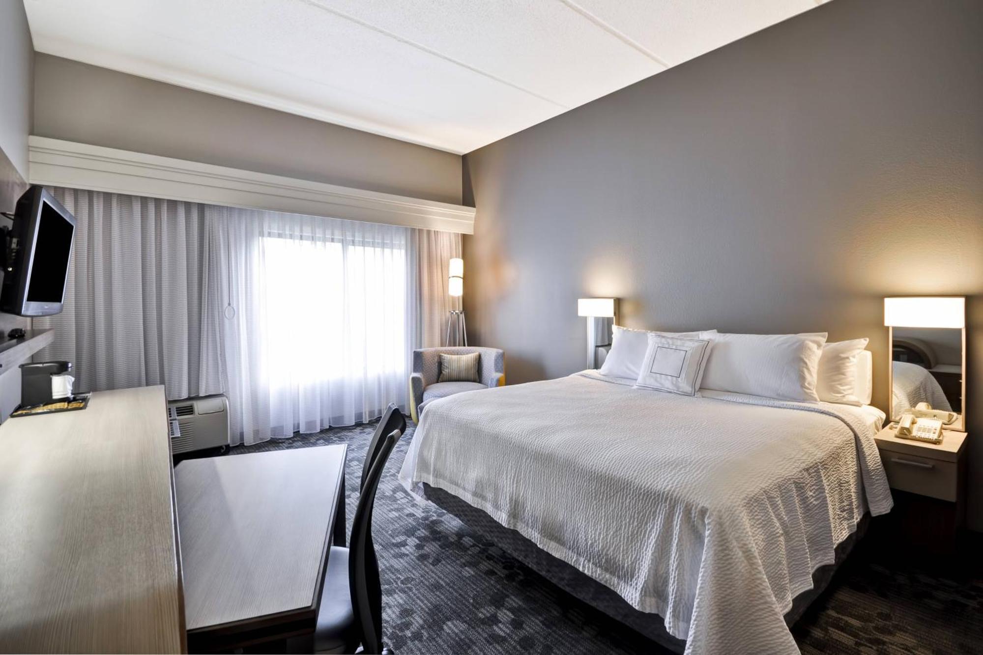 King Room with Roll-In Shower and Sofa Bed - Mobility Access
