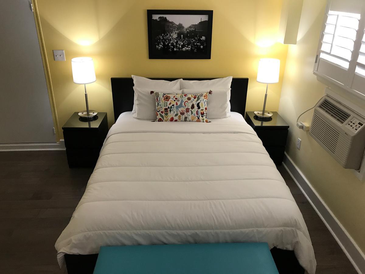 Deluxe Queen Suite