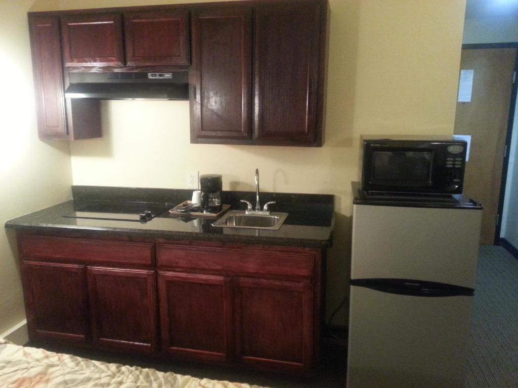 Deluxe King with Kitchenette and Sofa Bed,131211926:JPEG