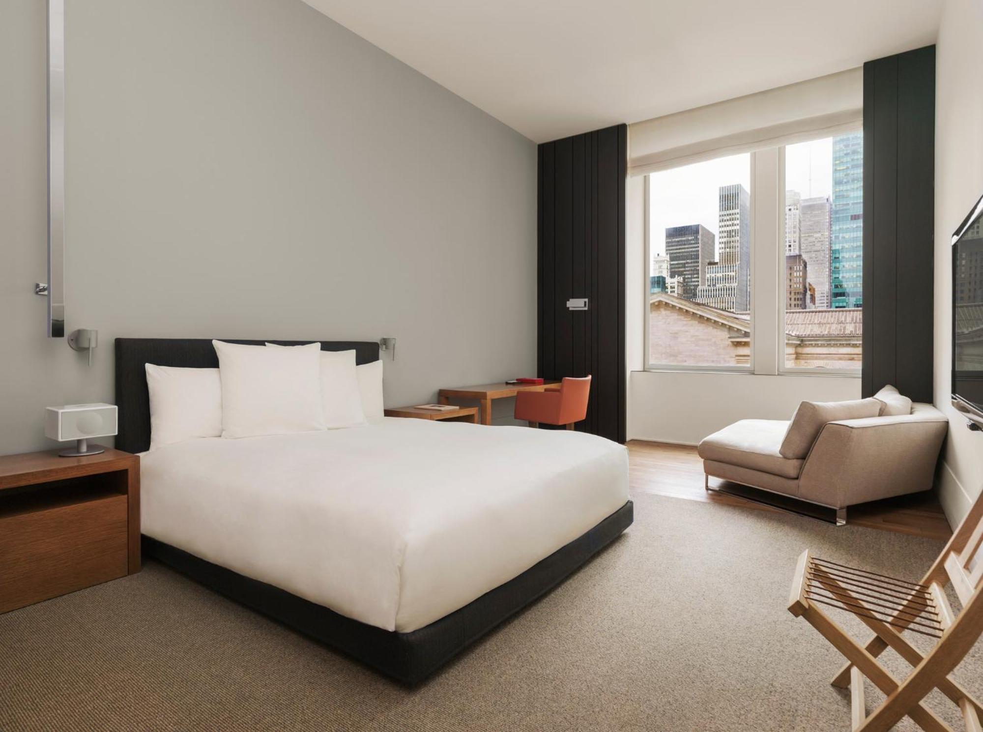 Deluxe King Room with City View