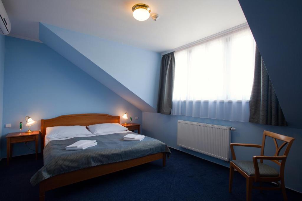 Superior Double Room with Air Conditioning,303504680:JPEG