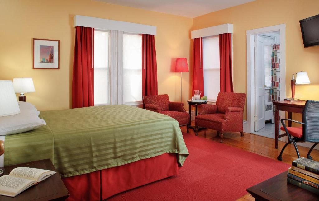Queen Room with Private Bath