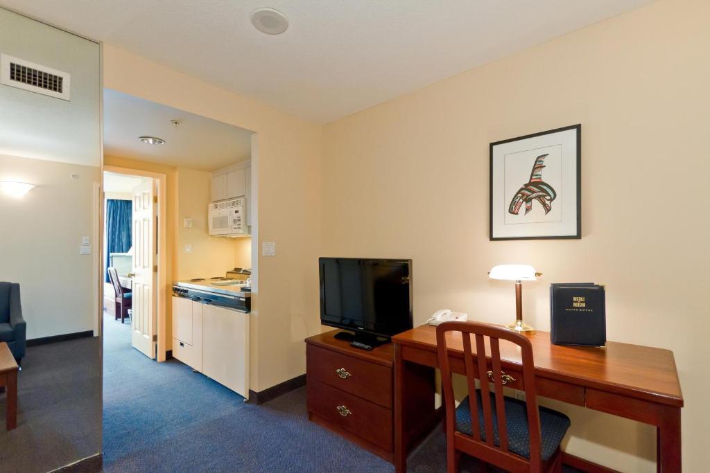 Deluxe Suite with Two Double Beds