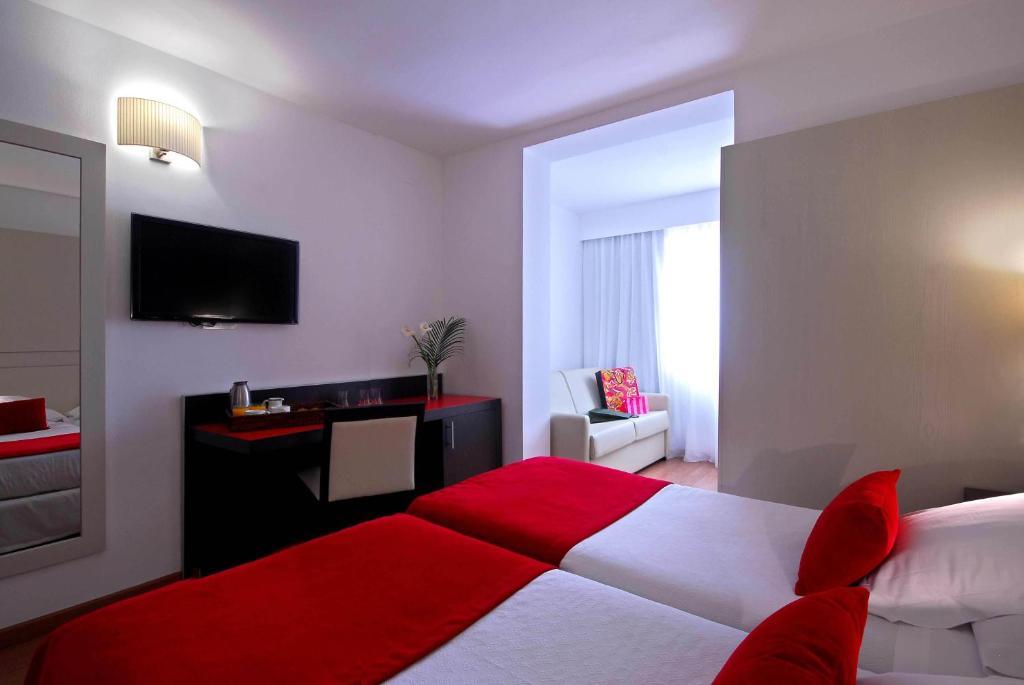 Family Room (2 Adults + 2 Children)