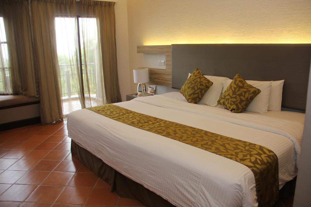 Deluxe Sea Front King Room