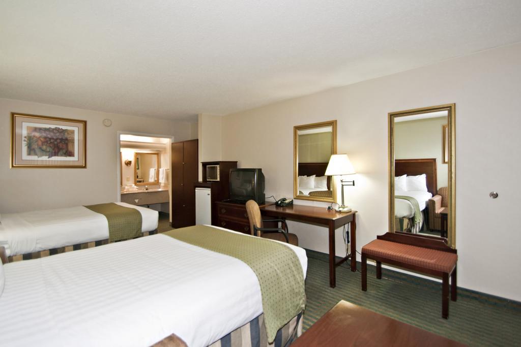 Double Room with Two Double Beds - Non-Smoking