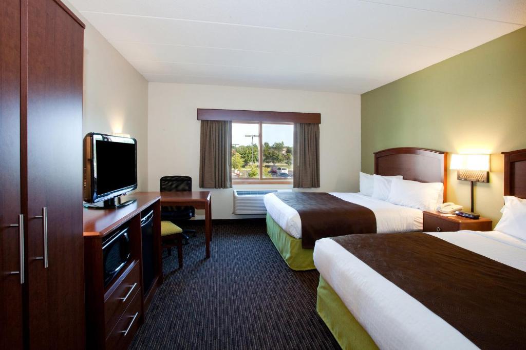 Queen Room with Two Queen Beds - Non-Smoking/Pet Friendly