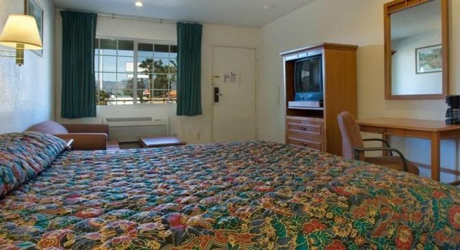 King Room - Non-Smoking