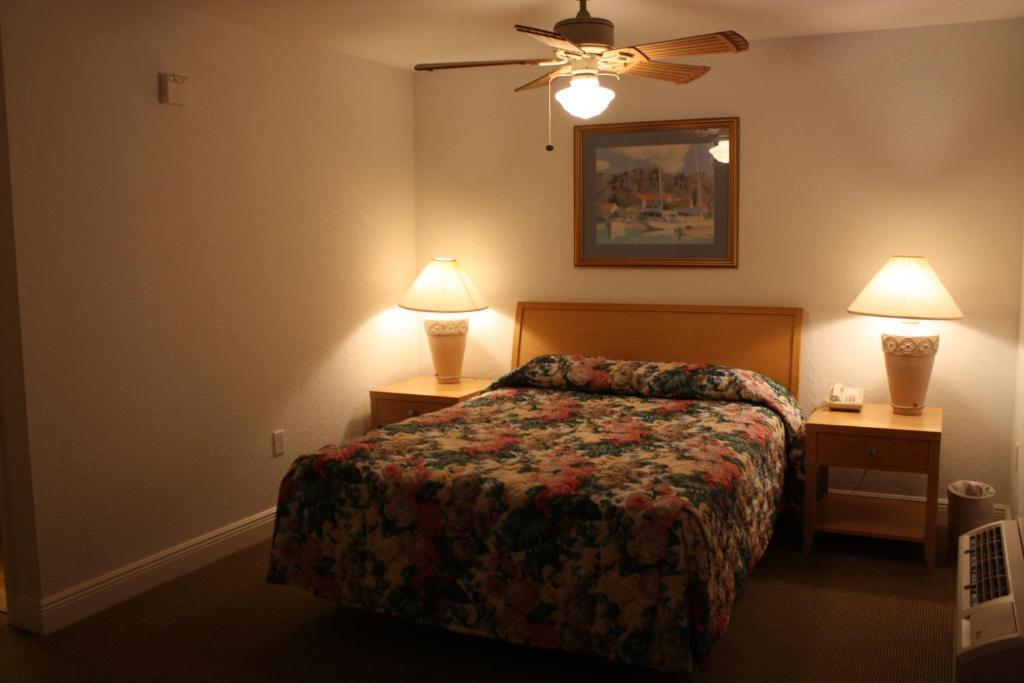 King Suite with Lake View
