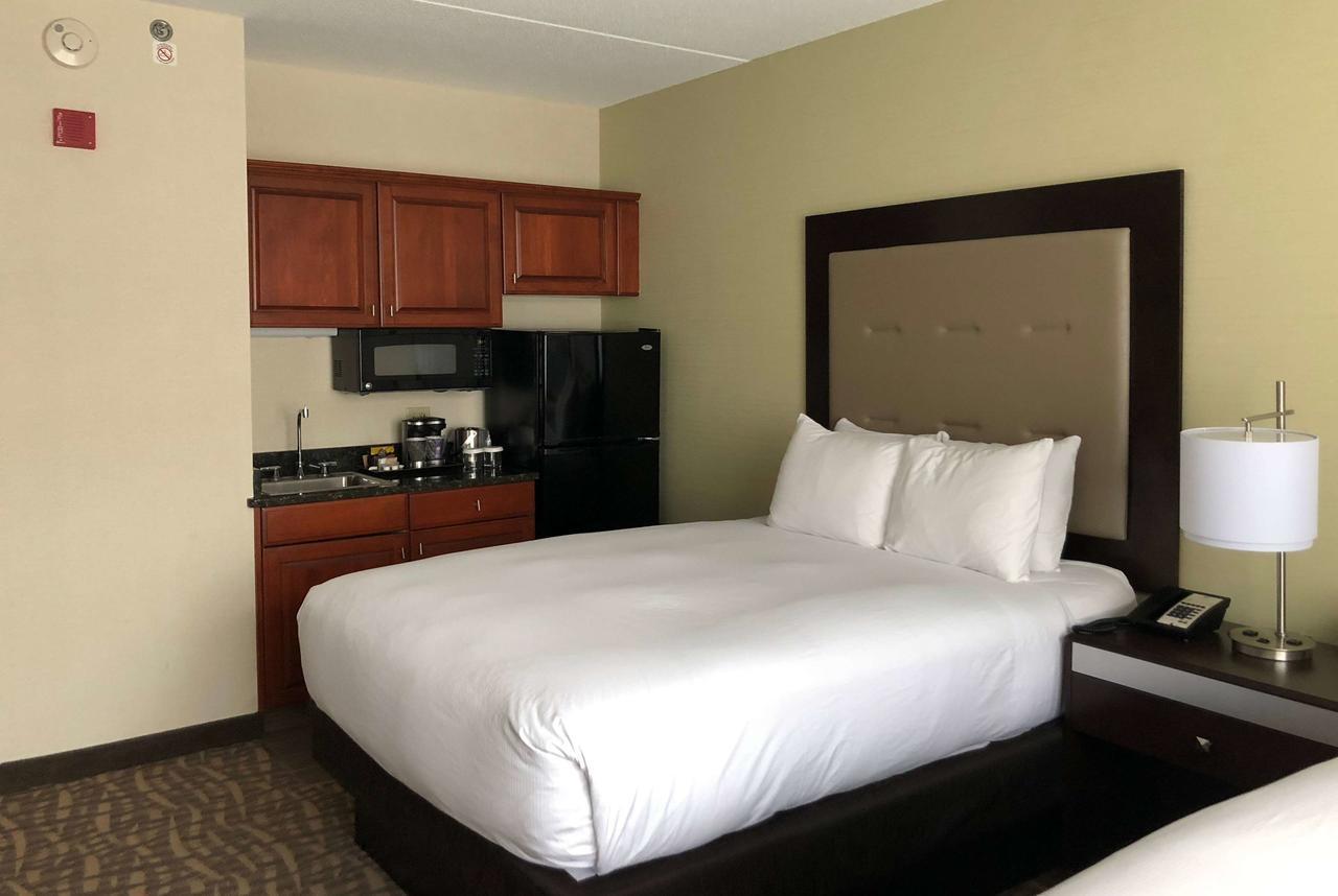Deluxe Queen Room with Two Queen Beds - Non-Smoking