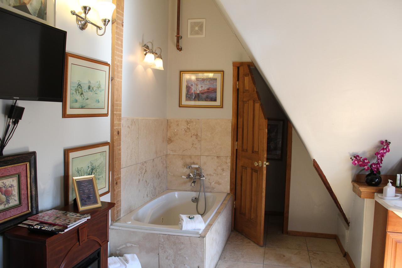 Queen Room with Spa Bath