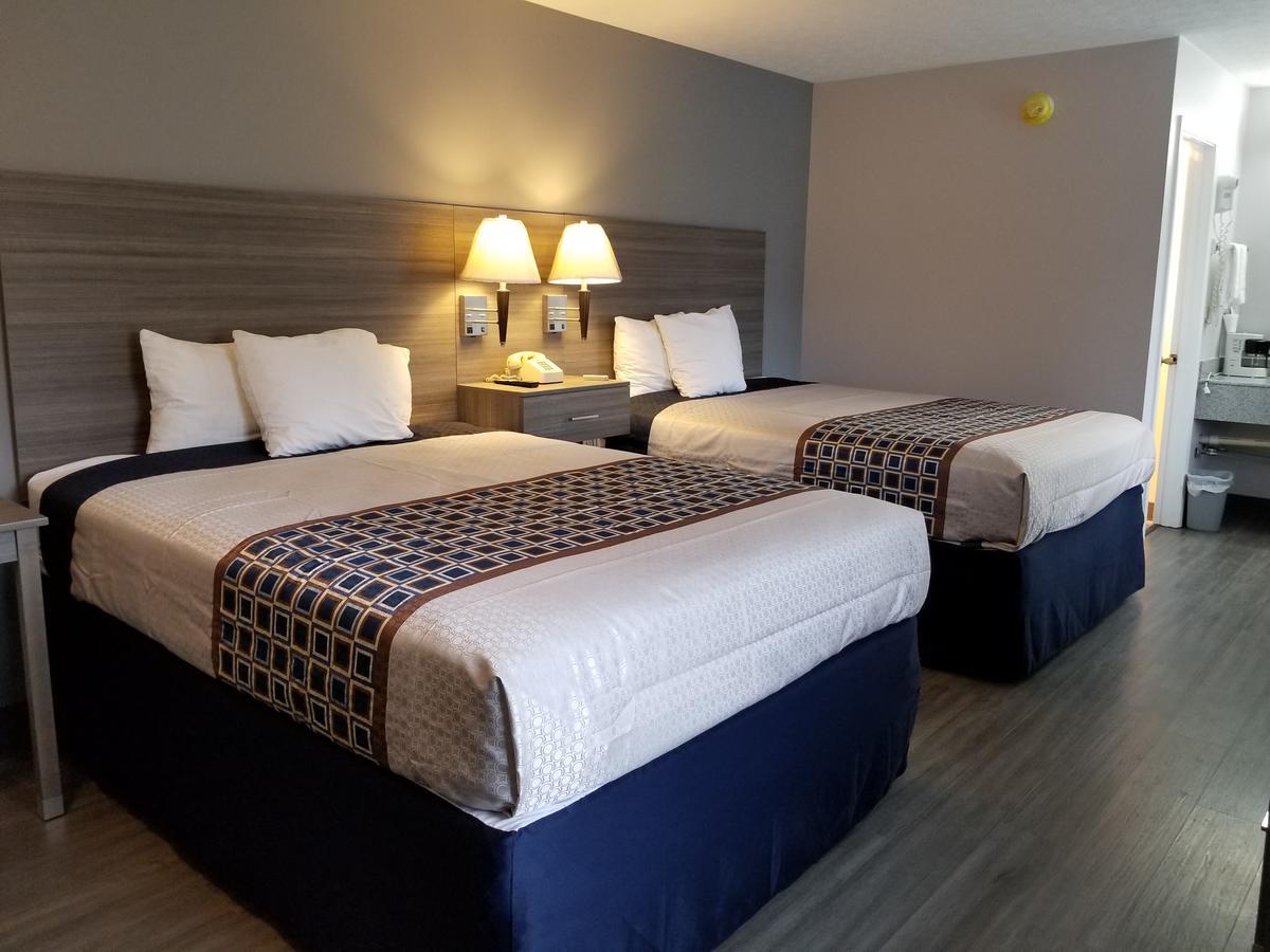 Queen Room with Two Queen Beds - Non-Smoking