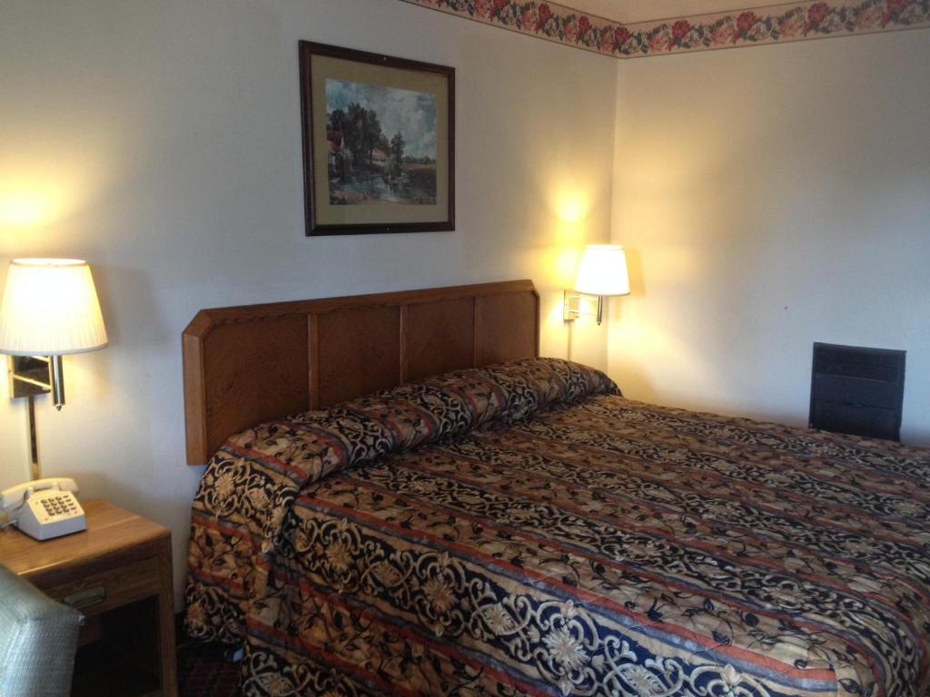 King Room - Non-Smoking