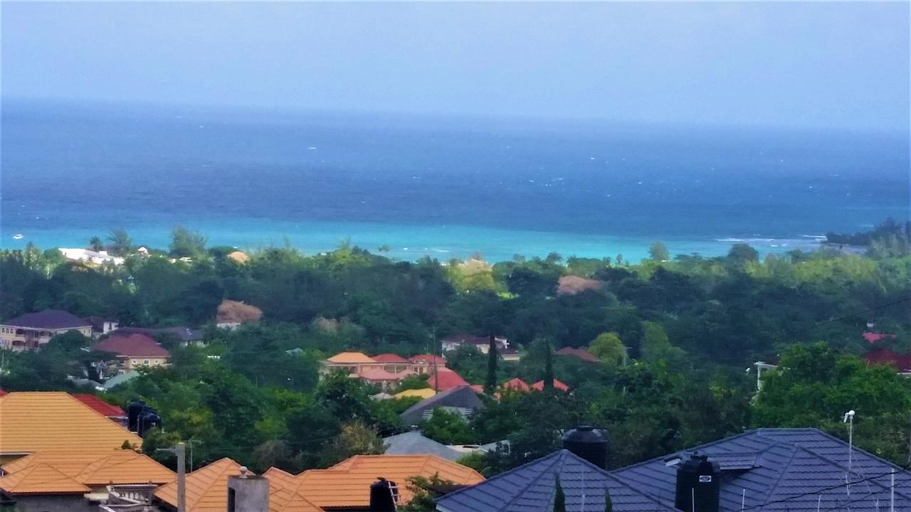 Deluxe Double Room with Balcony,634194018:JPEG