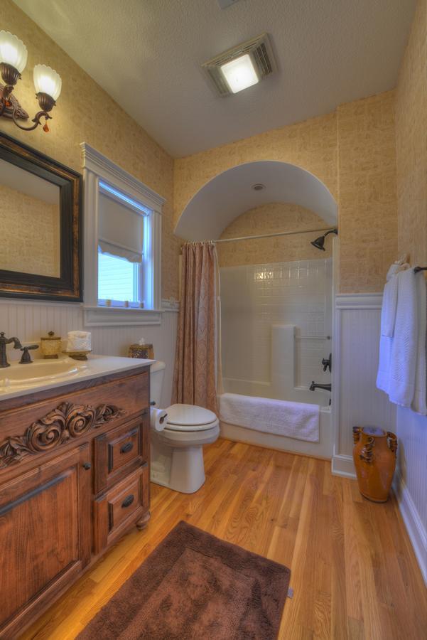 Deluxe Queen Room with Pool View