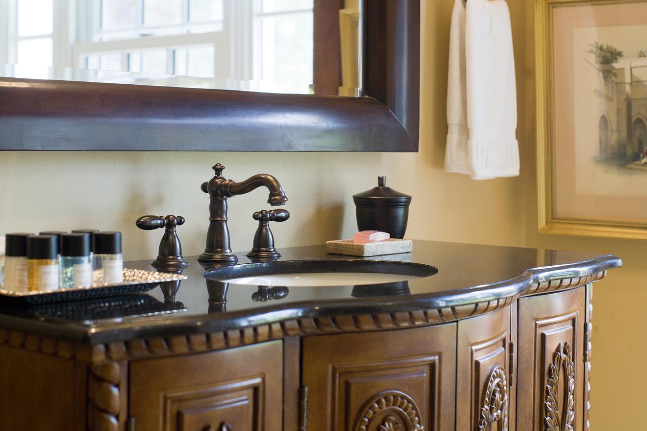 Superior Room with King or Queen Bed,832935188:JPEG