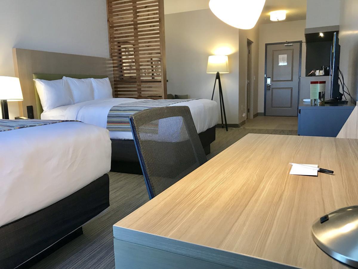 One-Bedroom Queen Suite with Two Queen Beds and Sofa Bed - Non-Smoking,637973220:JPEG