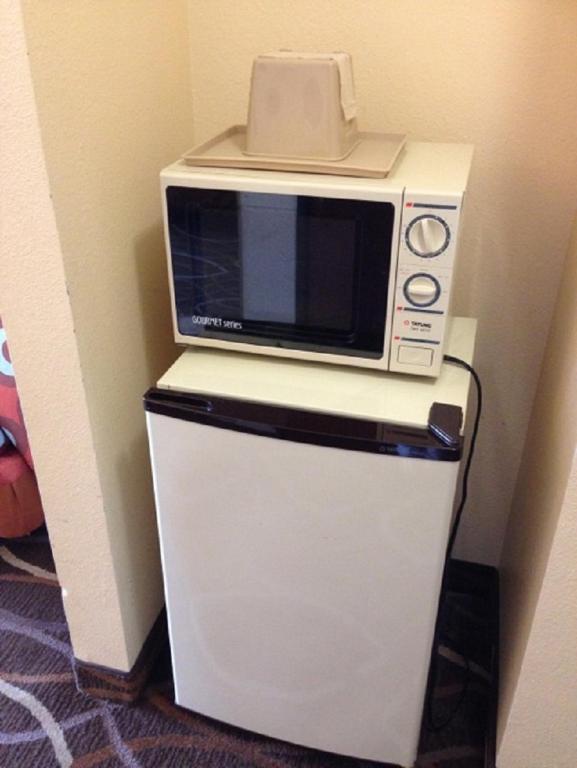 1 King, Mobility/Hearing Access Rm/Studio Suite, Bathtub w/ Grab, Non-Smoking