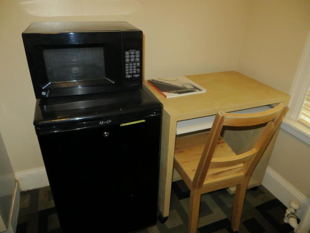 Single Room with Shared Bathroom,63909991:JPEG