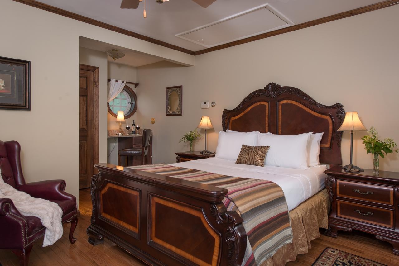 Superior Queen Room - Maple Room,713117956:JPEG