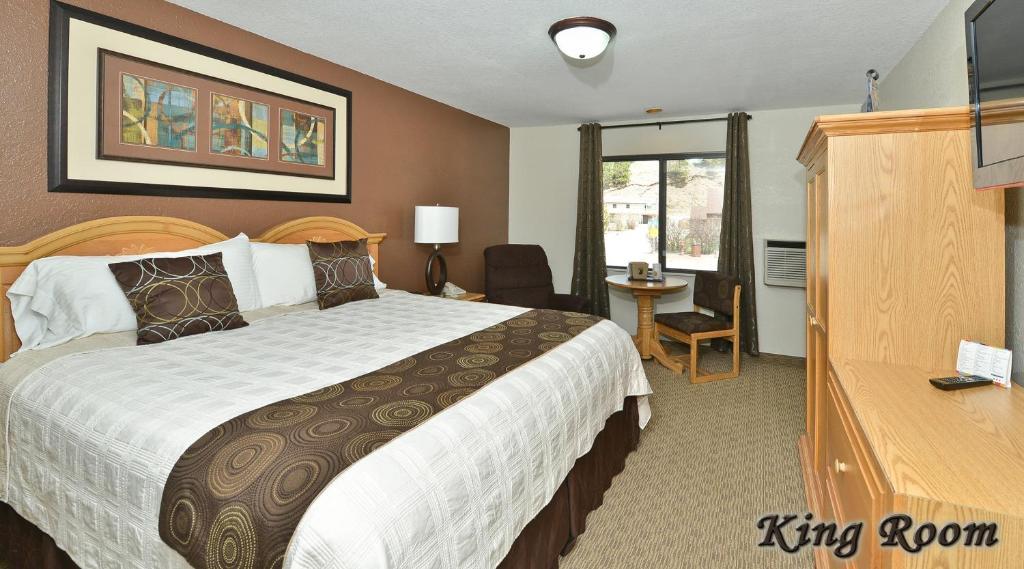 Deluxe King Room with Jetted Tub - Non-Smoking
