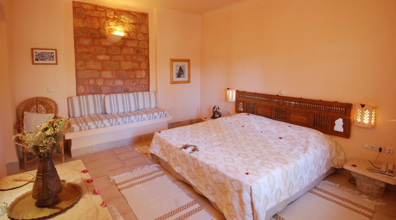 Queen Room with Two Queen Beds - Mobility/Hearing Accessible - Non-Smoking