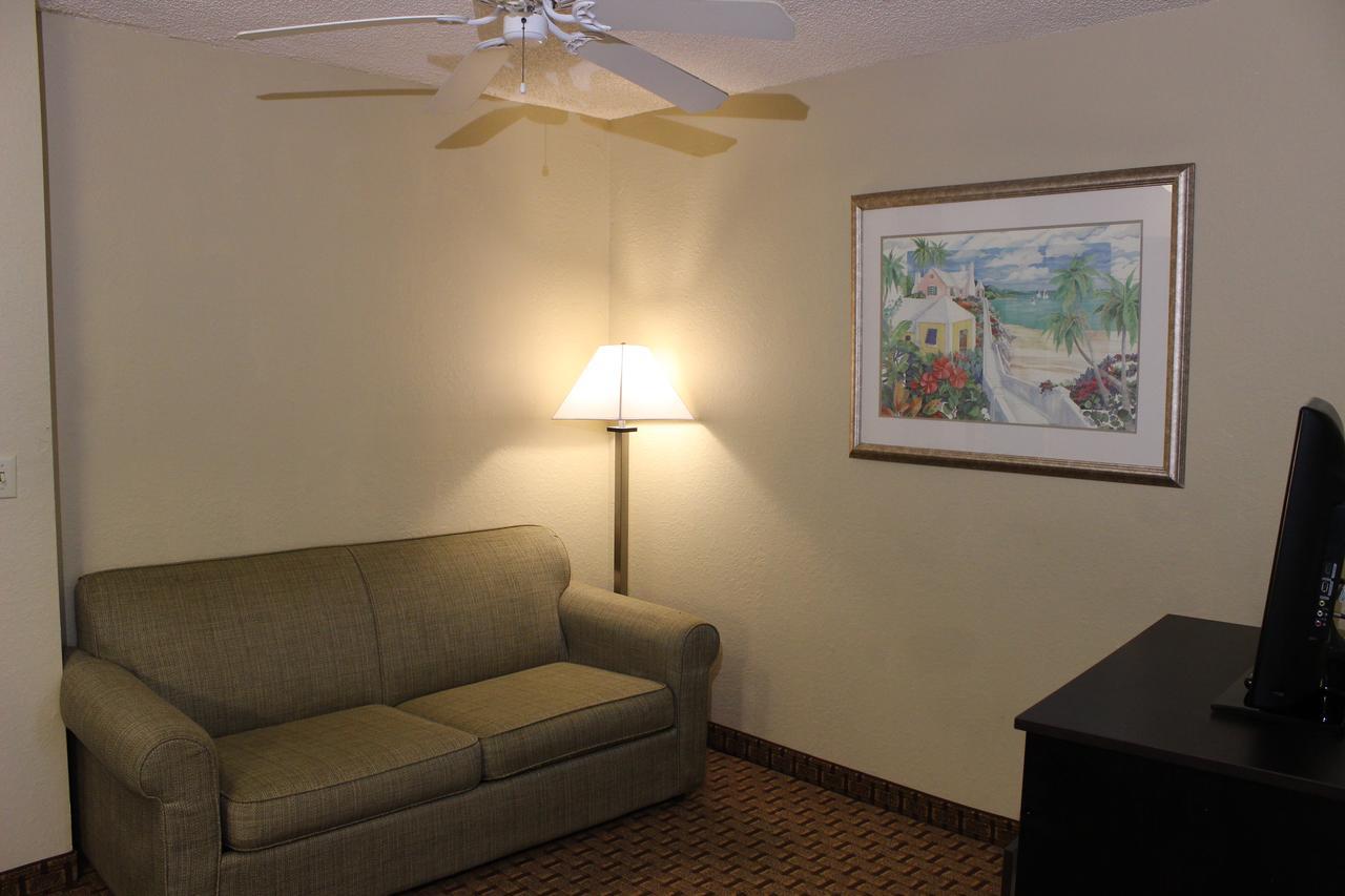 One-Bedroom King Suite with Sofa-Bed - Non-Smoking,642047757:JPEG