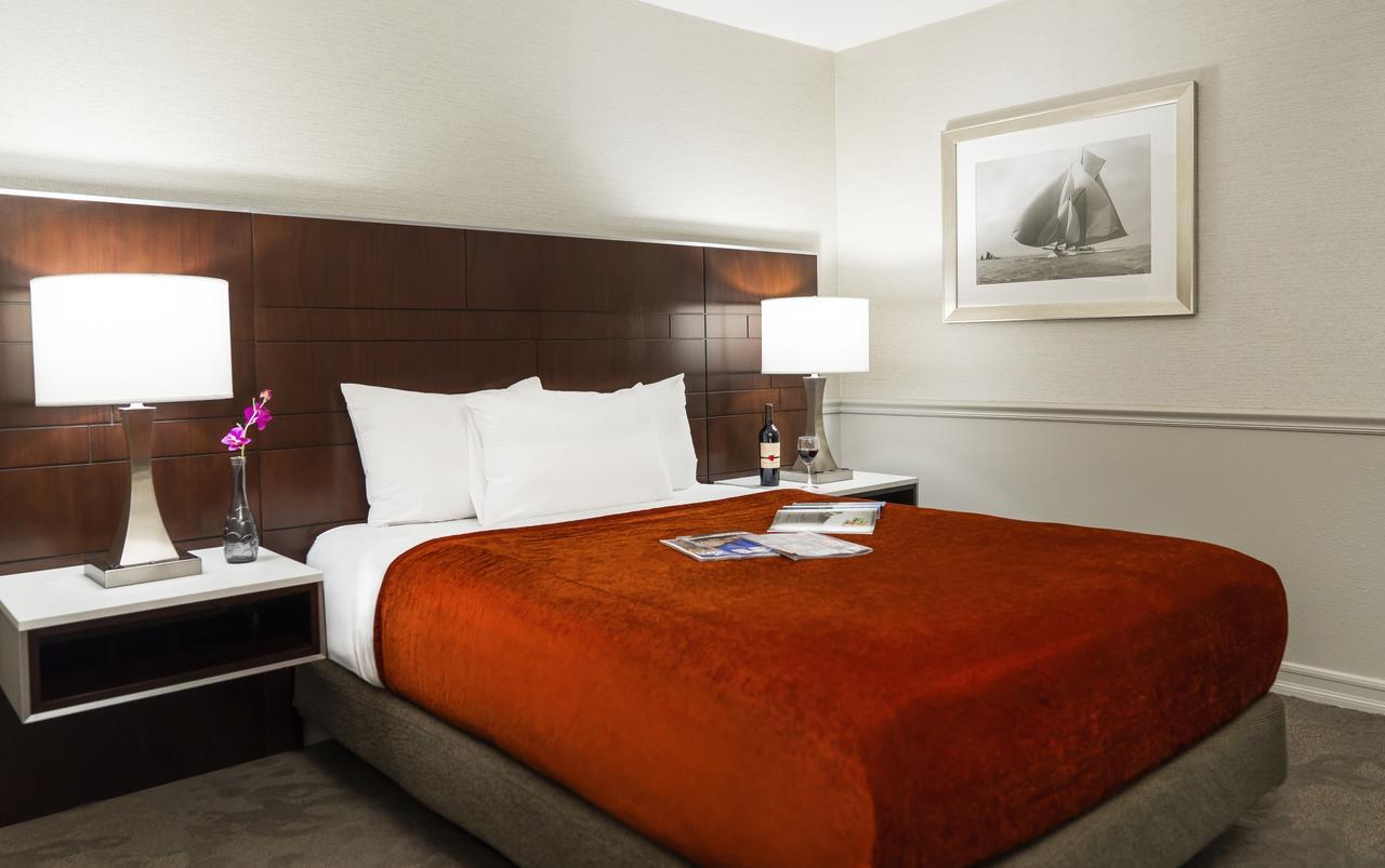 Deluxe Queen Room