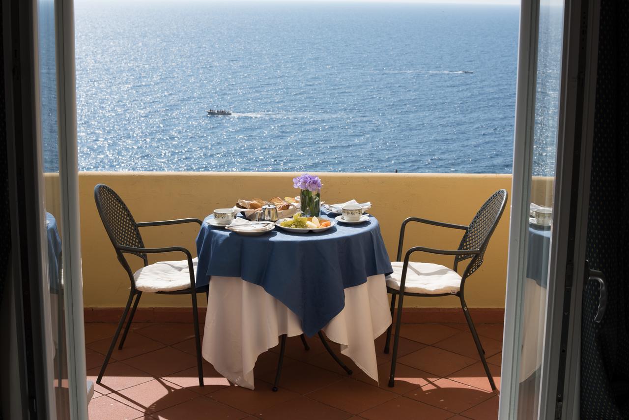 Deluxe Double Room with Balcony and Sea View
