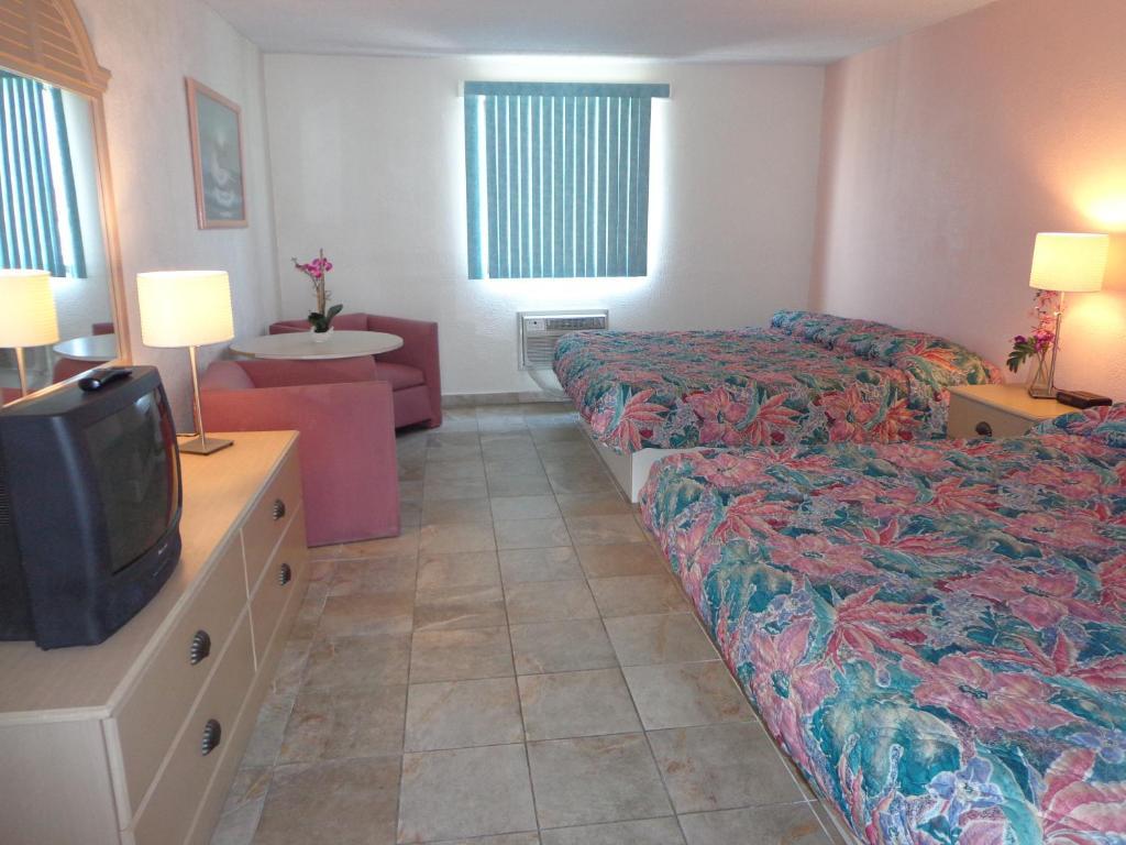 Two Room Suite with Private Balcony & Poolside,64692358:JPEG
