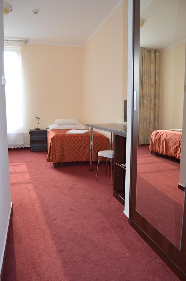 Single Room with Bathroom,646368039:JPEG