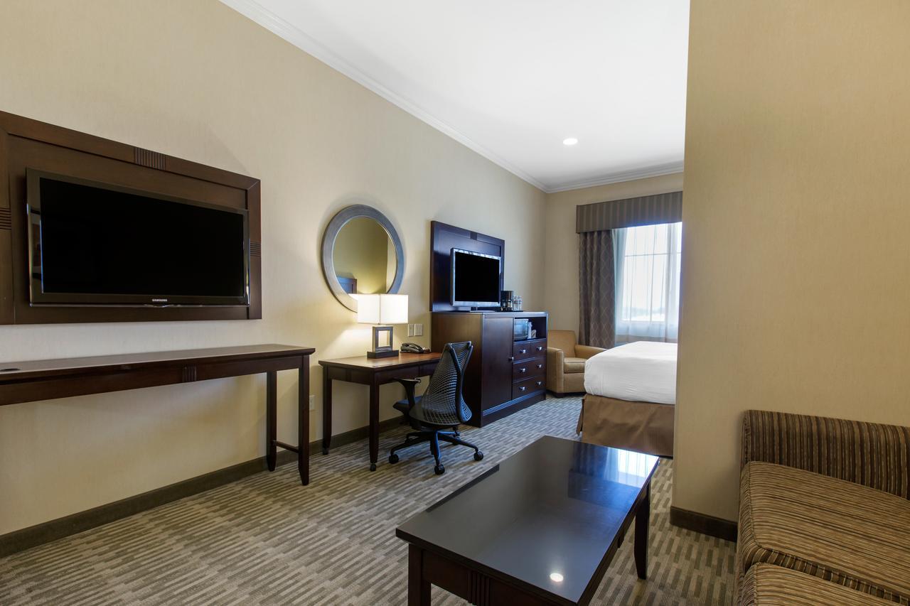 King Suite with Sofa Bed - Non-Smoking,1276729090:JPEG