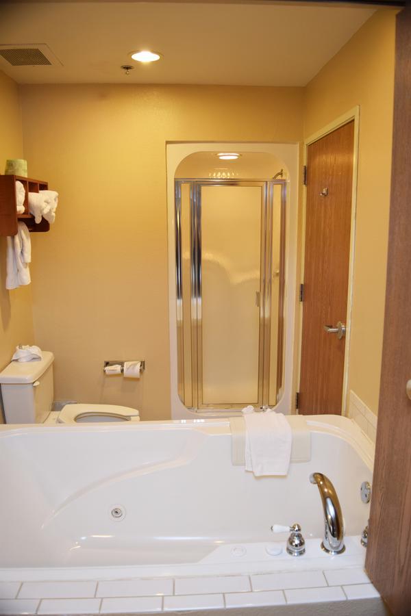 King Bed with Jacuzzi Tub
