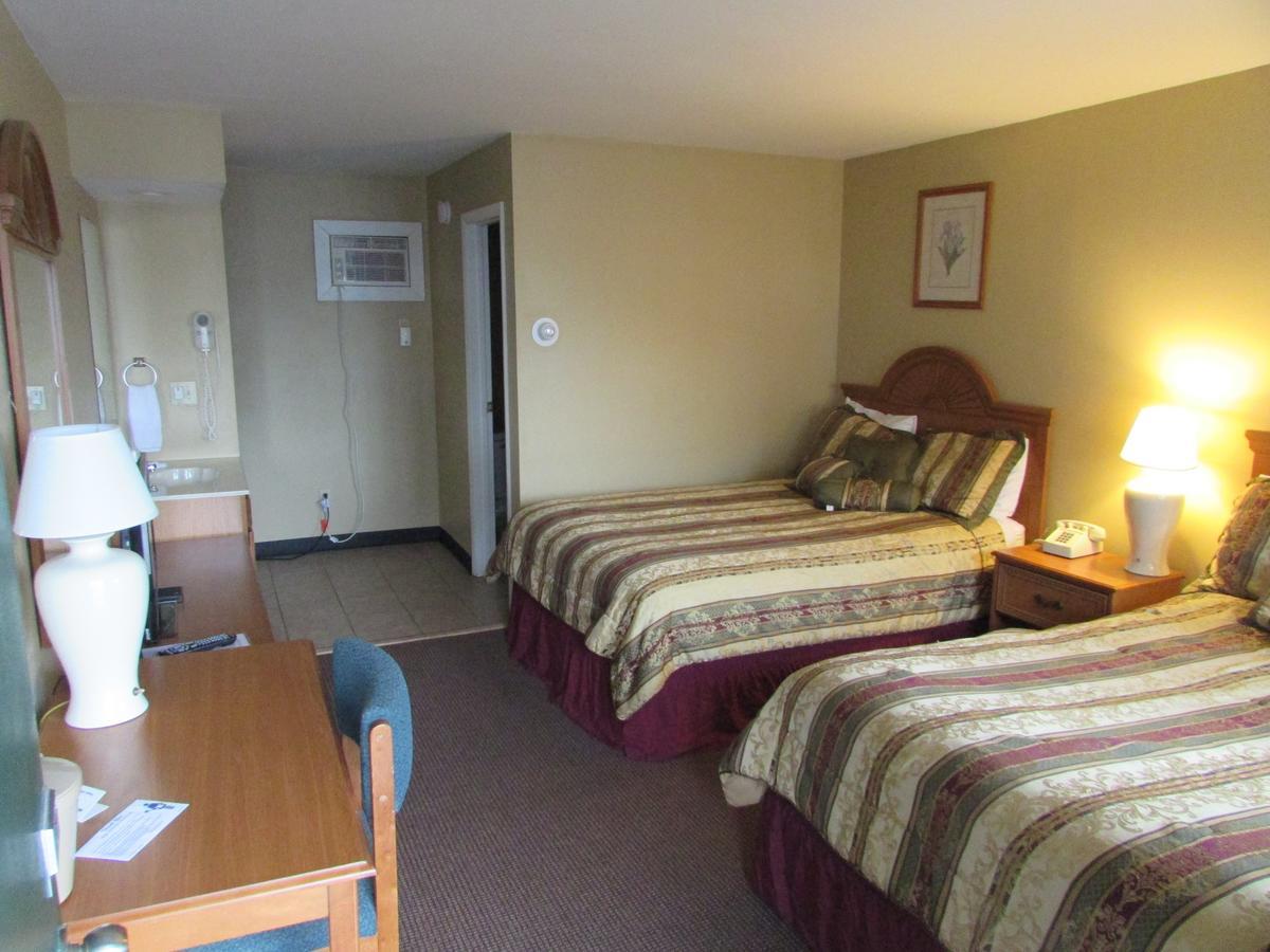 Standard Double Room with Two Double Beds,654443934:JPEG