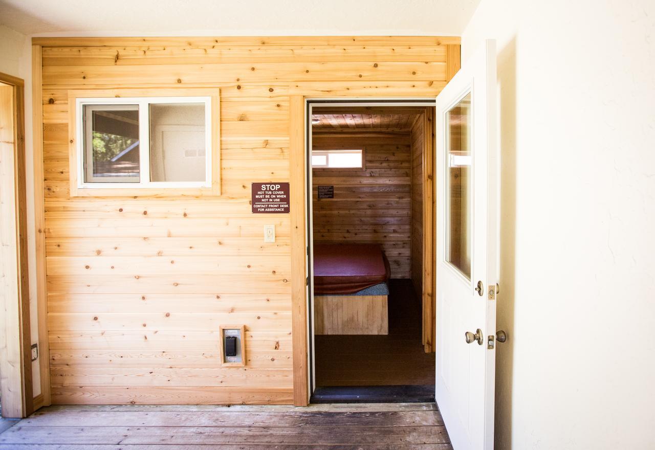Deluxe One-Bedroom Cottage with Spa