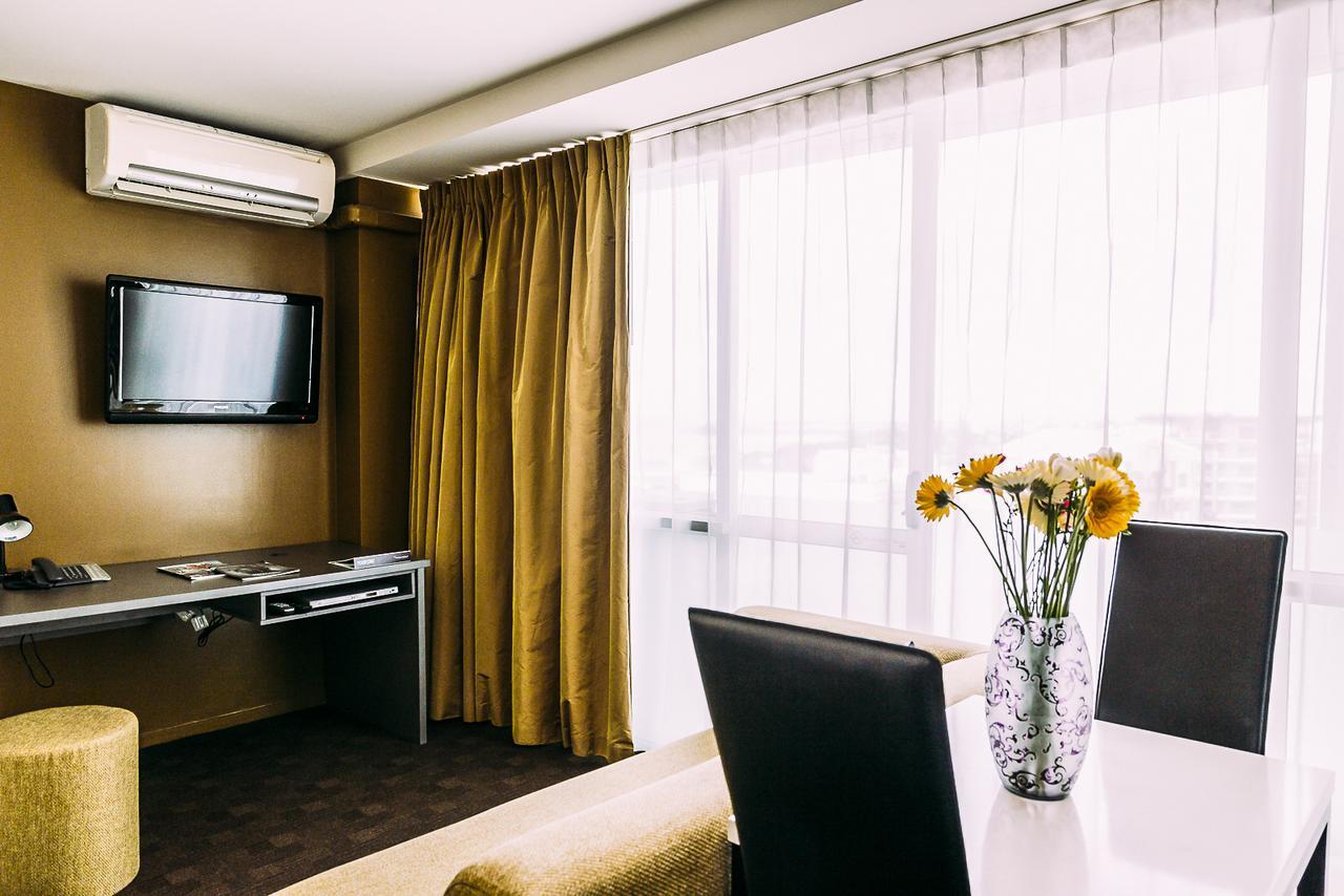 Classic One-Bedroom Apartment,655023231:JPEG