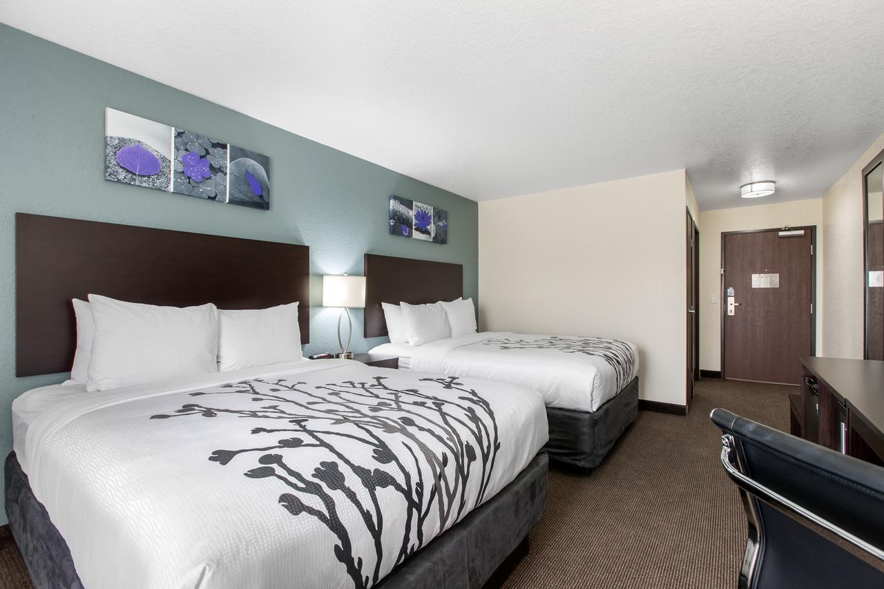 Queen Room with Two Queen Beds - Non-Smoking